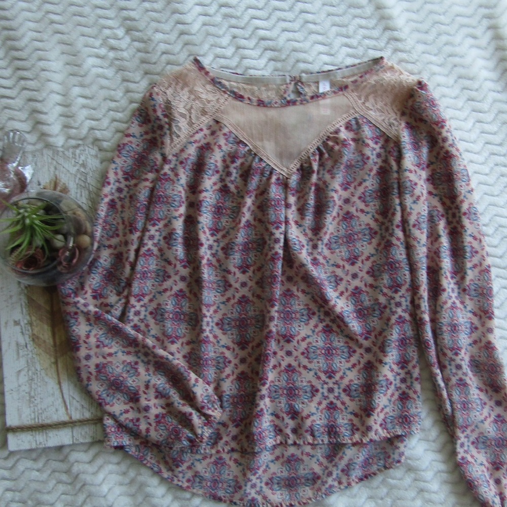 Xhilaration Flowy Top With Long Sleeves